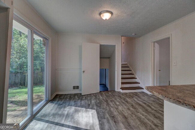 Building Photo - 3021 Bretton Dr