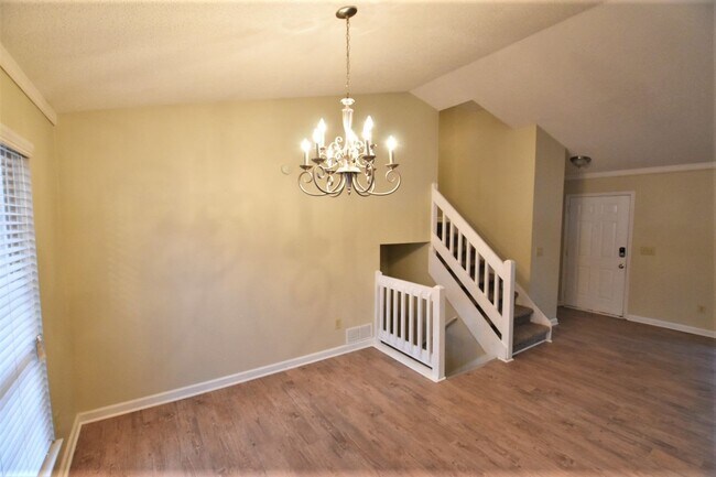 Building Photo - 7300 Hunters Ridge Dr