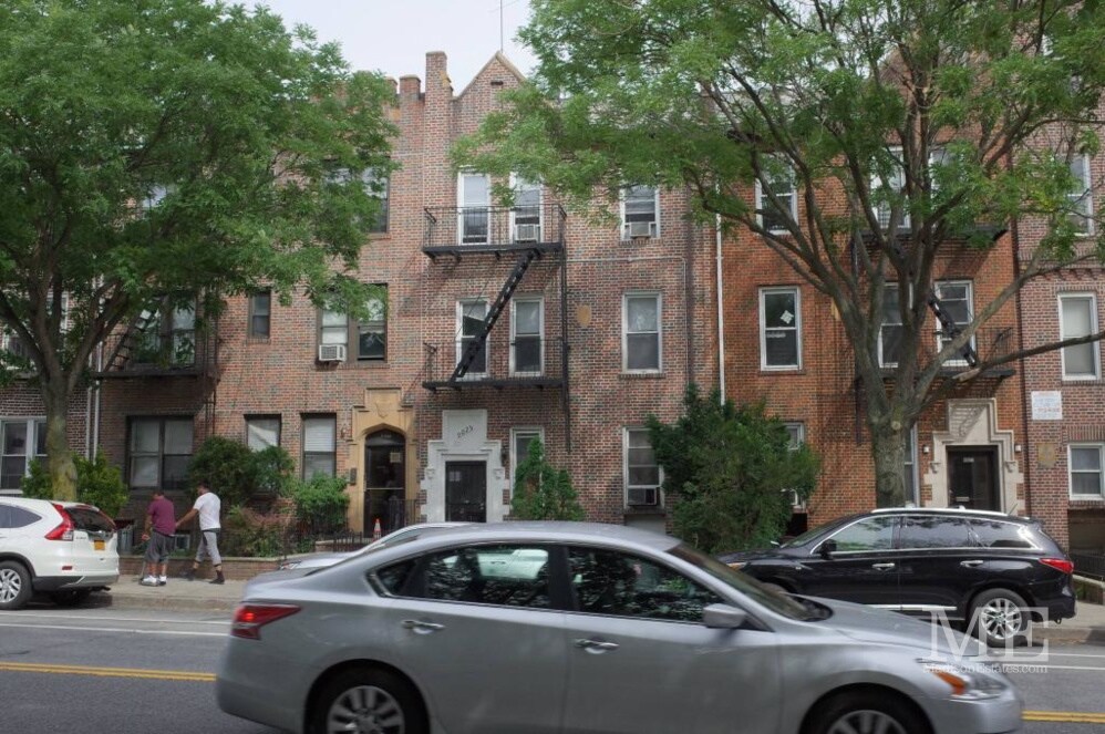 Foto del edificio - 9025 Fort Hamilton Pkwy