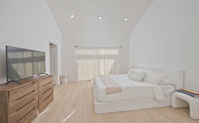 Building Photo - 20645 Roscoe Blvd