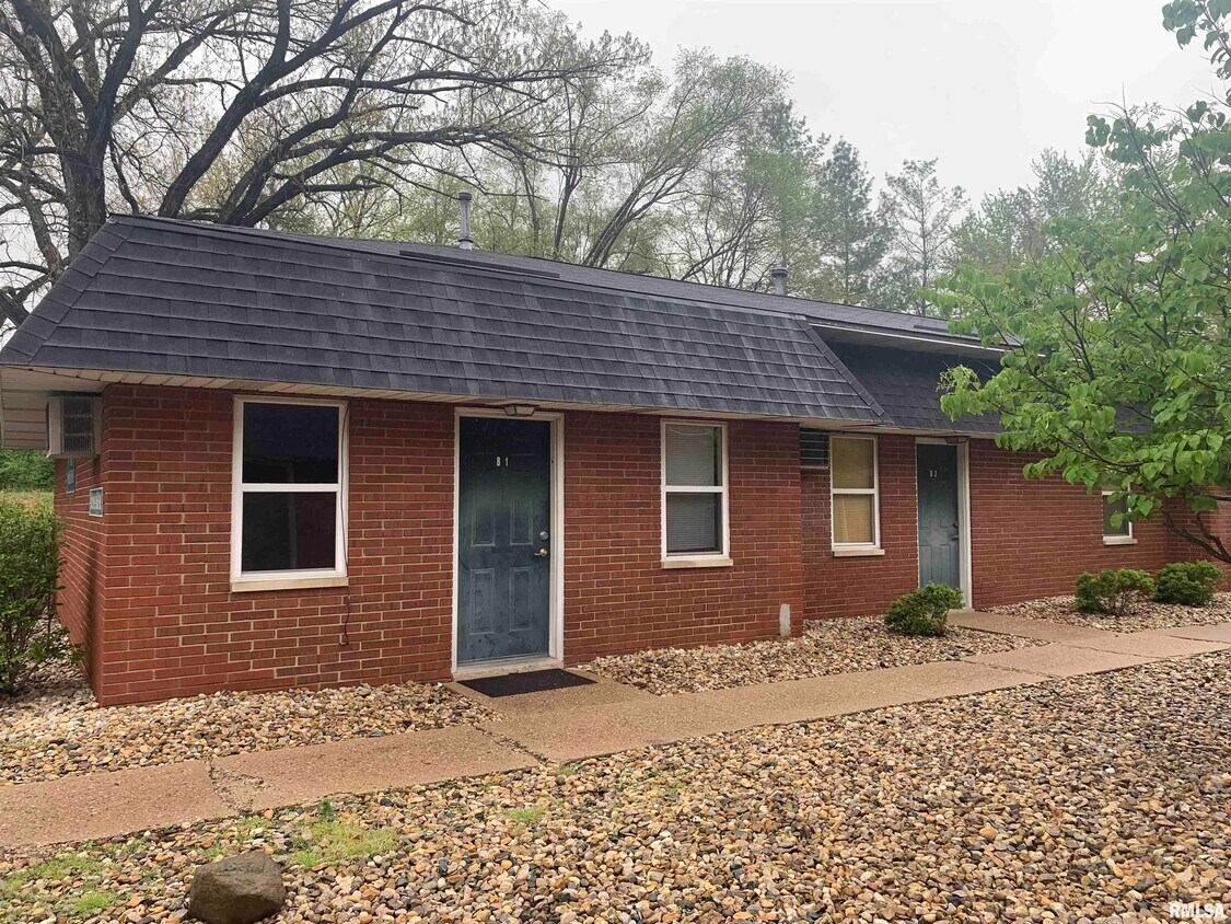 Primary Photo - 140 W Bluff St