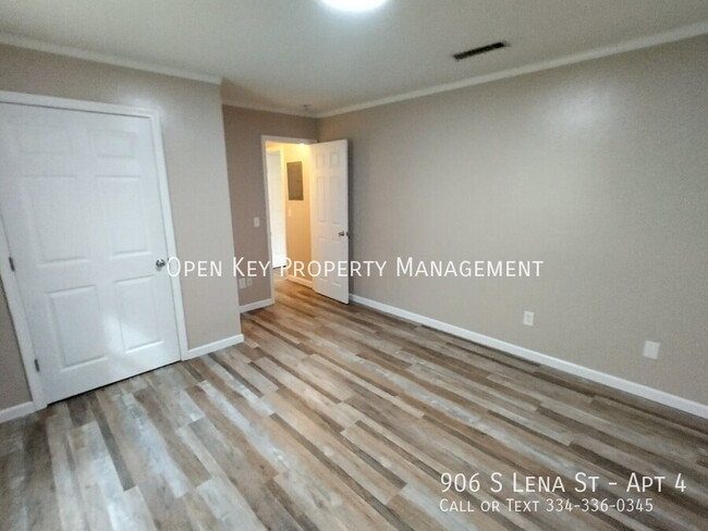 Building Photo - Newly updated 2-bedroom, 1-bath apartment ...