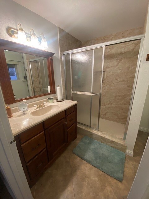 Walk in shower full private bathroom - 7309 Hoss Pl