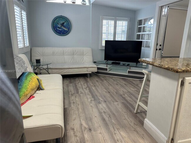 Foto del edificio - 65821 Overseas Hwy