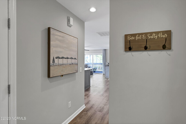 Building Photo - 3350 Club Villas Dr