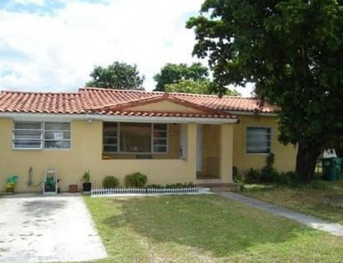 Building Photo - 1329 SW 75th Ave