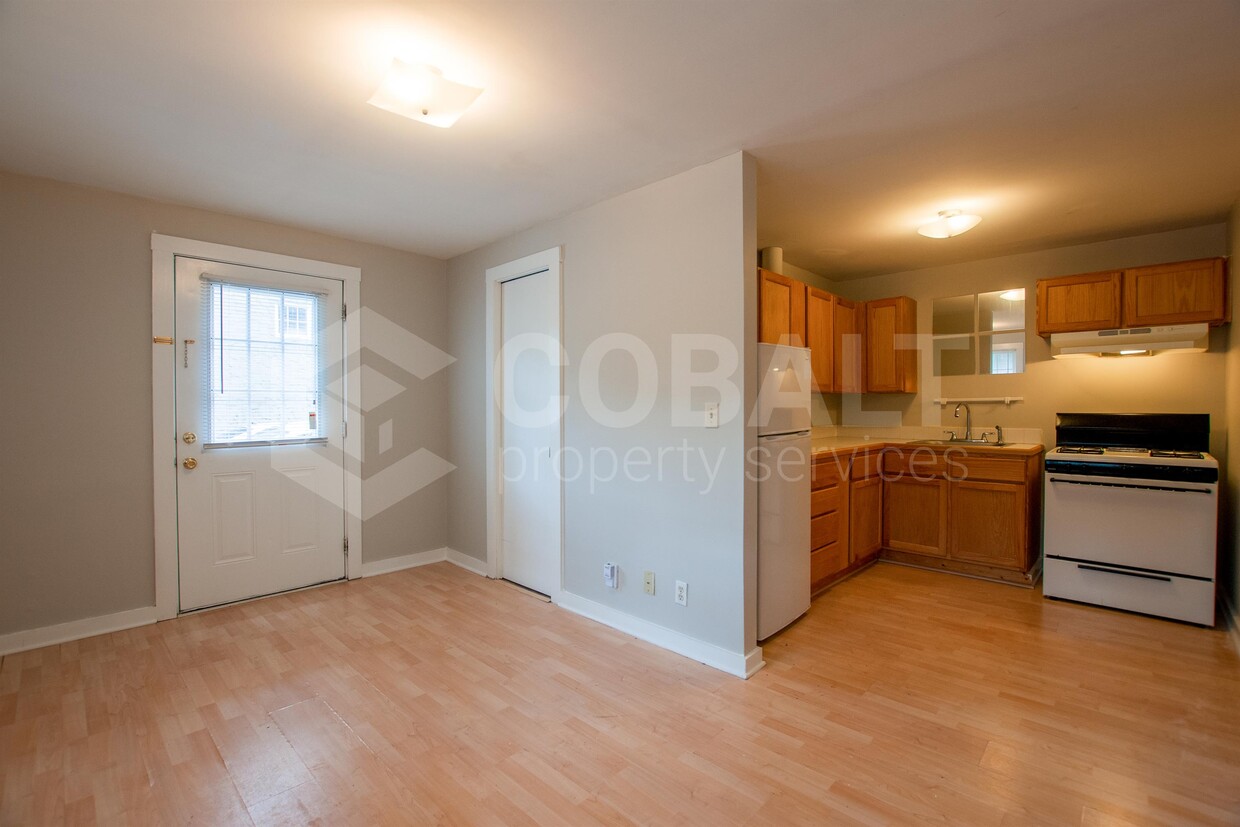 Primary Photo - 674 Somerset Terrace NE