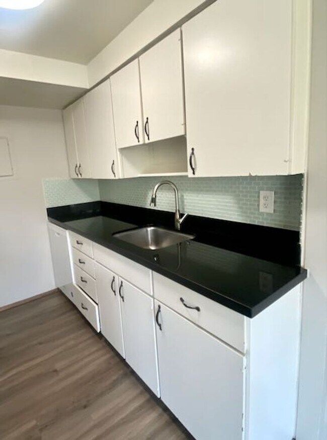 Interior Photo - Hamlin Place