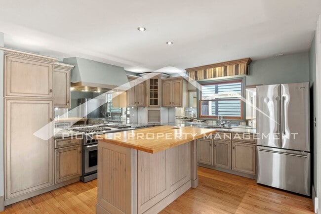 Building Photo - Charming 2-Bedroom + Office in the Historic Old North End, with access to 2 car garage spaces.