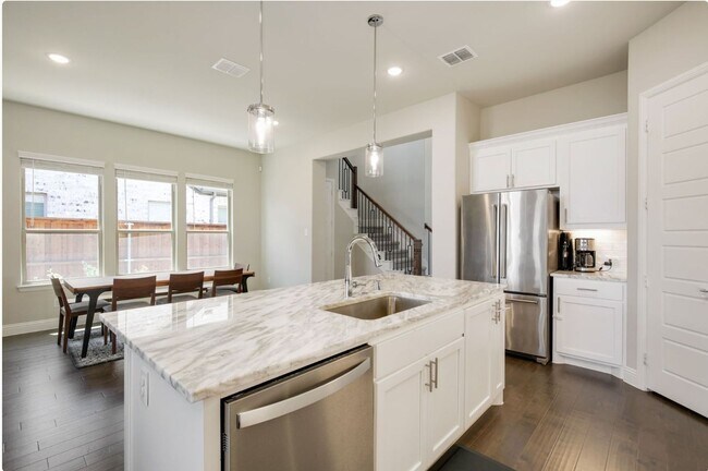 Building Photo - This 2019 built house has all you need! Location!
