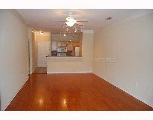 Building Photo - Spacious  and nice 2nd floor 2bed/1bath un...