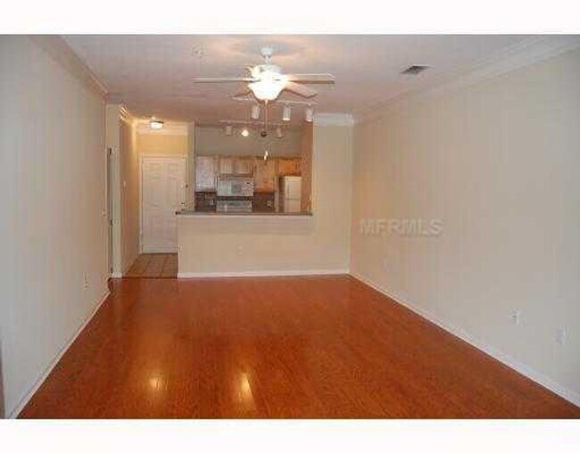 Foto del edificio - Spacious  and nice 2nd floor 2bed/1bath un...
