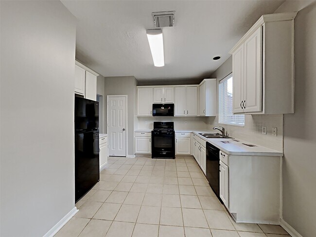 Building Photo - 9003 Cypress Square Dr