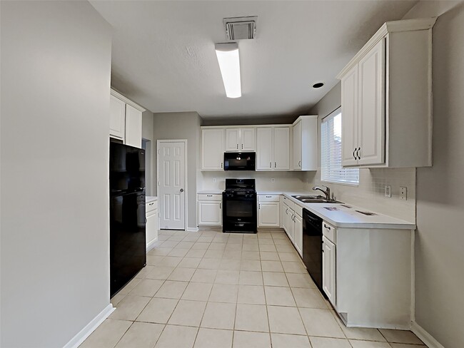 Foto del edificio - 9003 Cypress Square Dr