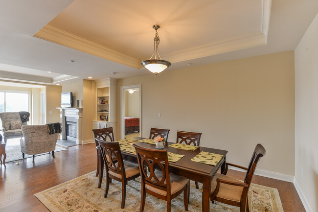 Building Photo - 1300 Cardinal Dr