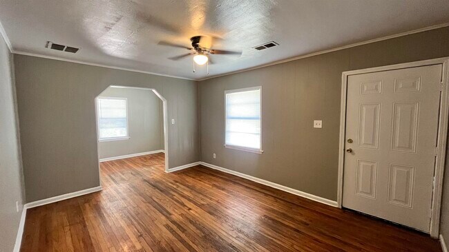 Building Photo - 4011 Victor Dr