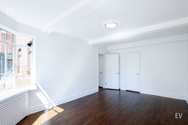 Building Photo - 20 Fifth Avenue-11A