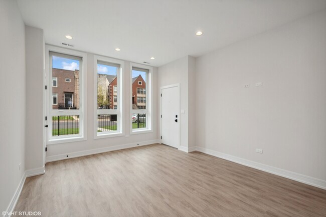 Foto del edificio - 519 E Bowen Ave