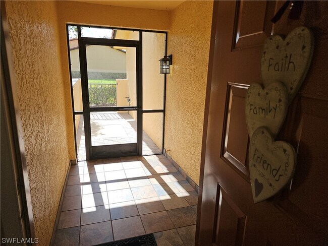 Foto del edificio - 5472 Governors Dr