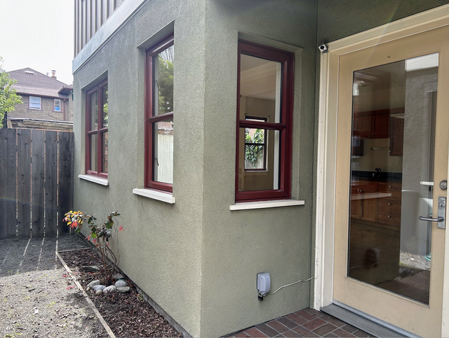 Front door & pathway to backyard - 535 29th St