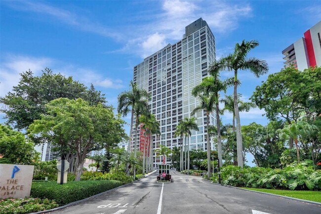 Building Photo - 1541 Brickell Ave