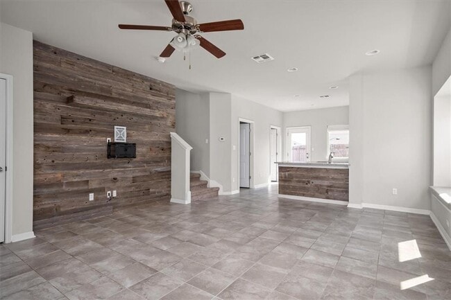 Foto del edificio - 215 Friendship Oak Dr