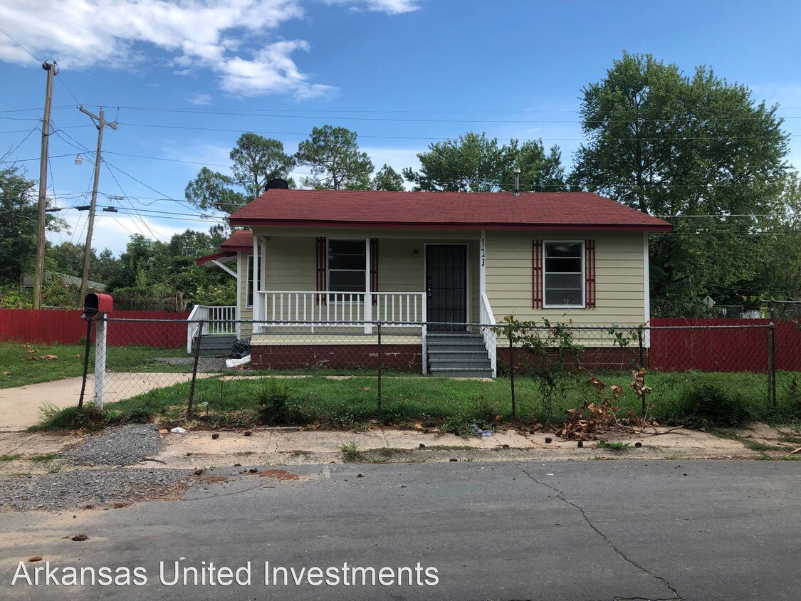 Primary Photo - 2 br, 1 bath House - 123 Roosevelt Cir