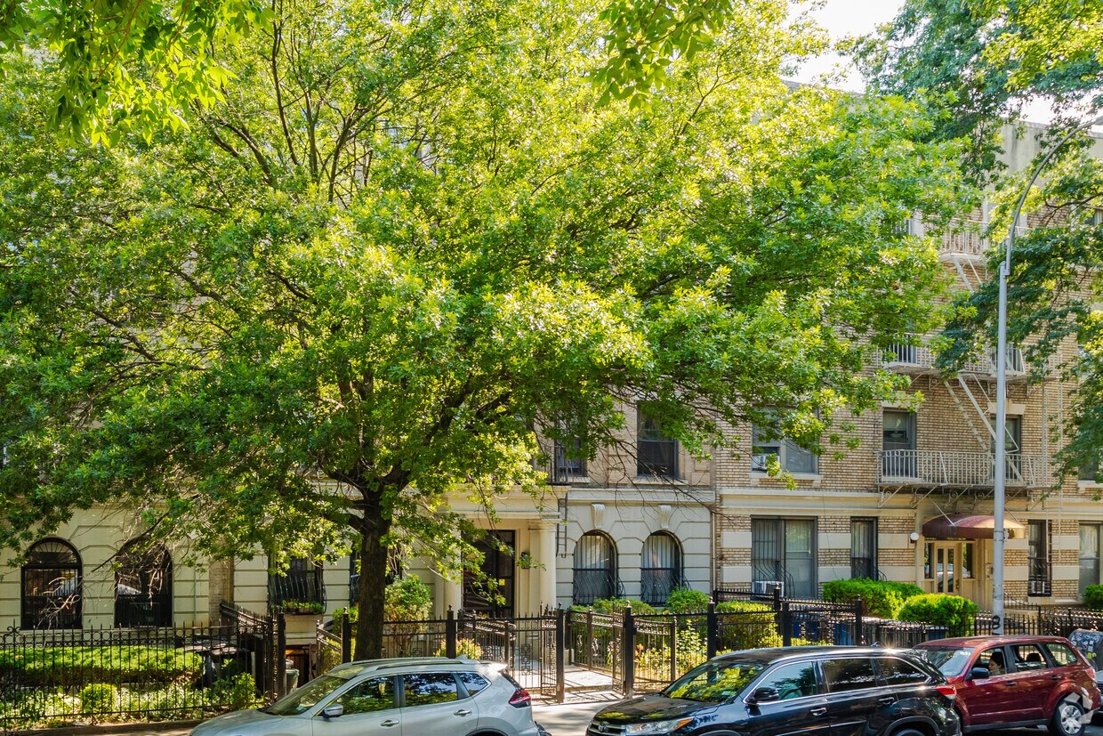Building Photo - 369 Saint Johns Pl