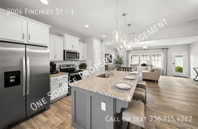 Building Photo - 2004 Finchley St