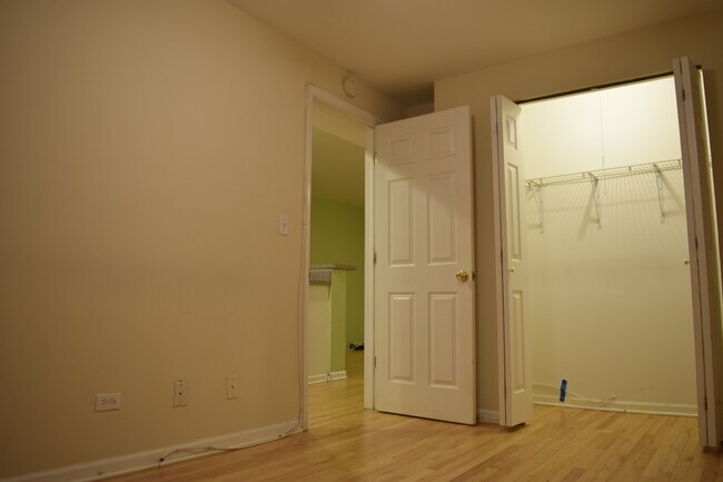 Bedroom - 1528 W Diversey Pky