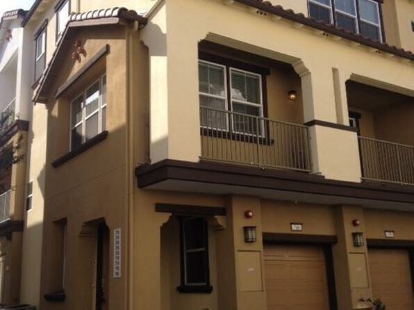 Foto del edificio - Opportunity Knocks! Updated Tri-Level prop...