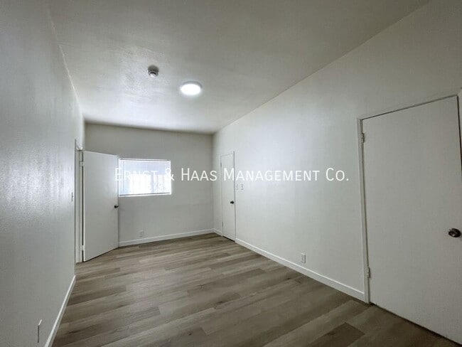 Foto del edificio - 1049 E 21st St