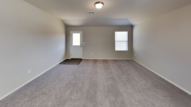 Building Photo - Very Nice 4 bedroom 2 bath home in Yukon schools