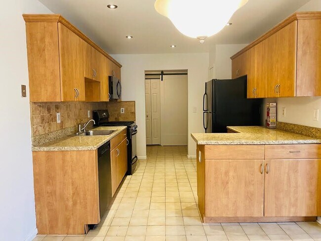 Building Photo - 126 RIVERVIEW Ct