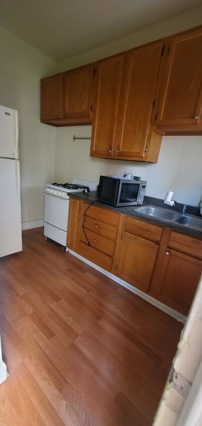 Primary Photo - 663 Headley Ave