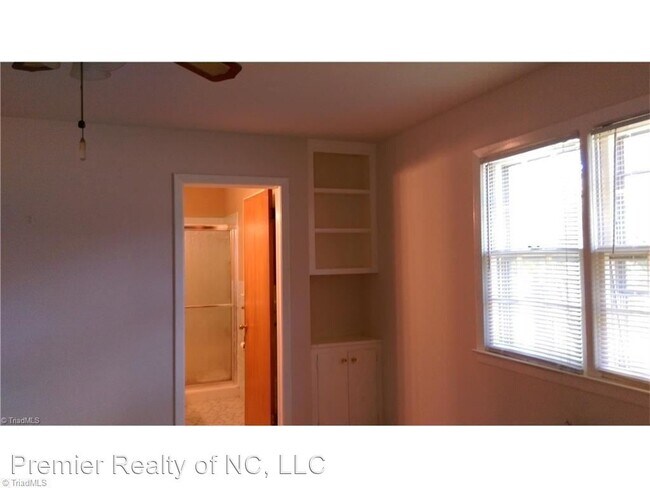 Building Photo - 4 br, 2.5 bath House - 2724 Tudor Rd.