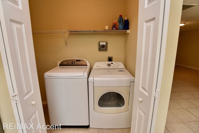 Building Photo - 3 br, 2.5 bath House - 109 Aubrey Trail