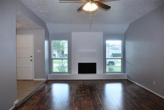 Foto del edificio - 1207 Strawberry Park Ln