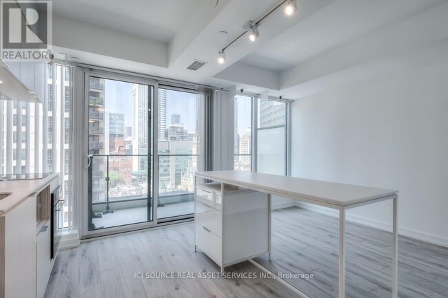 Building Photo - 77 Shuter St