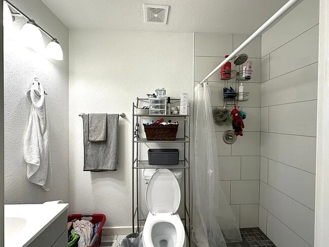 Foto del edificio - 2944 E Madison St