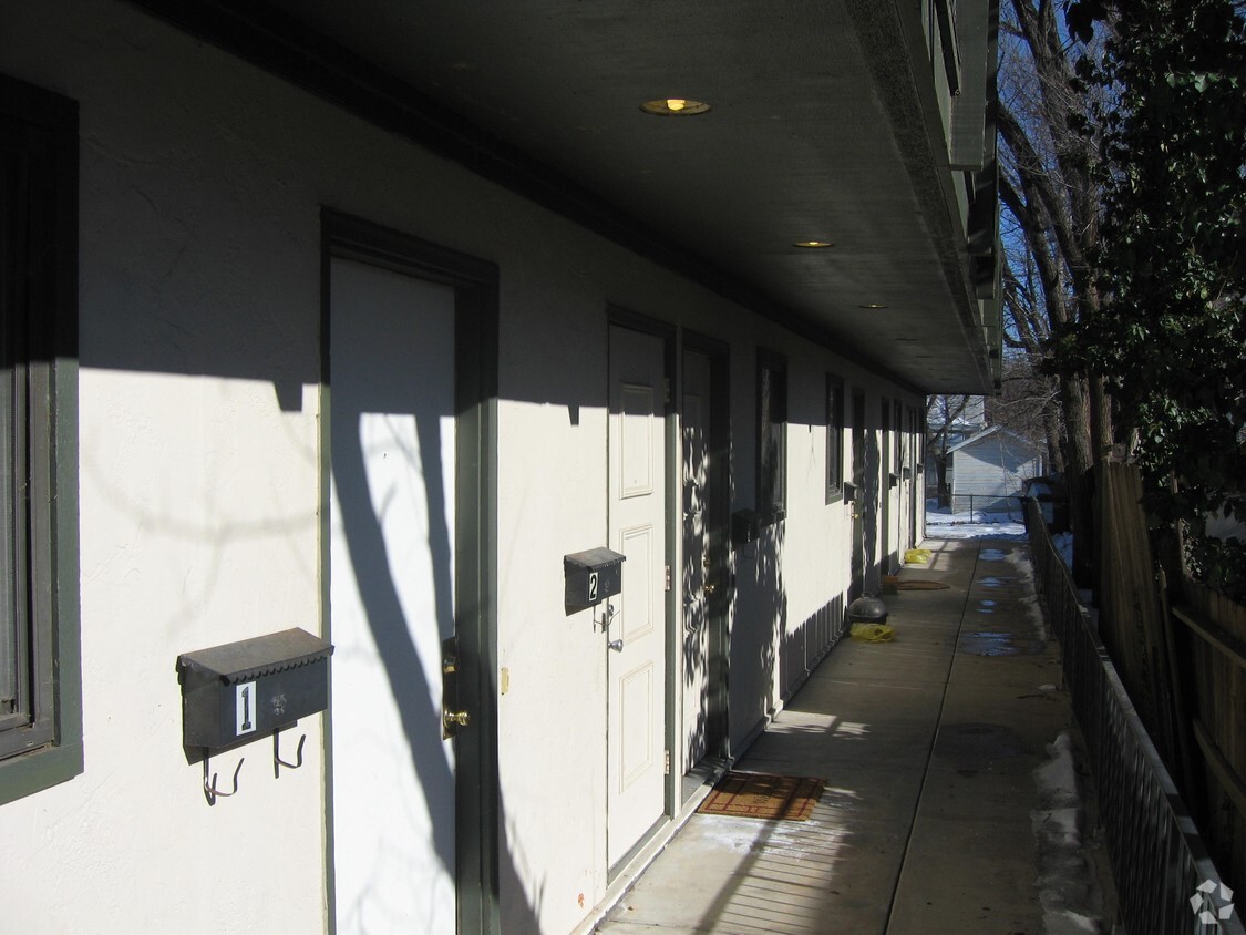 Building Photo - Perry Apartments