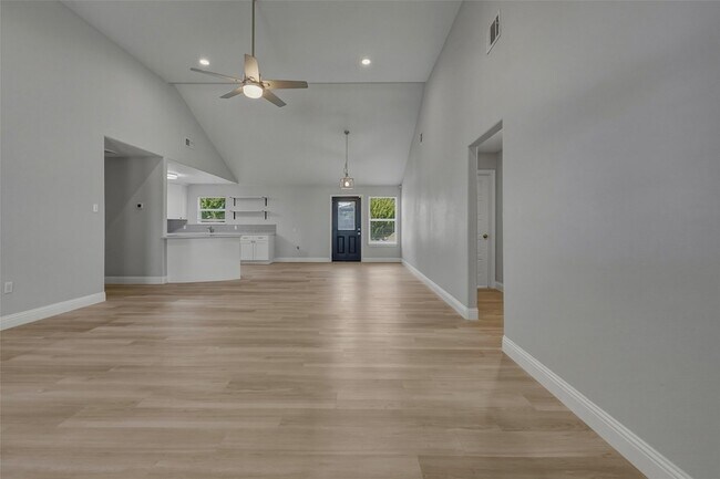Building Photo - 325 Hillcroft Rd
