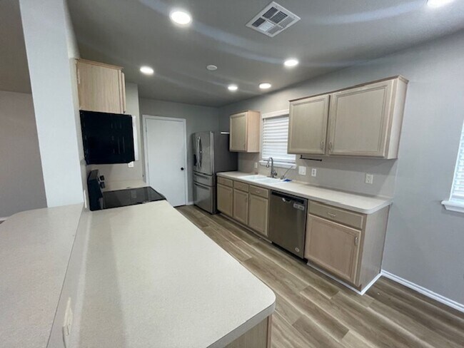 Foto del edificio - 3-Bedroom Home Near Mireles Elementary & B...