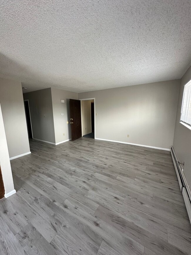 Building Photo - 4417 Parkview Dr