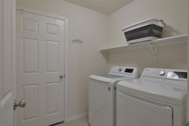 Foto del edificio - 1205 Waggoner Dr