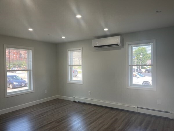 Building Photo - 129 Pleasant St