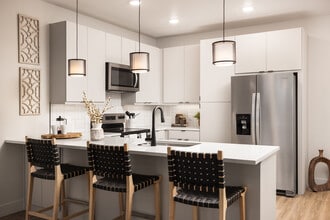 Building Photo - Juniper on Main