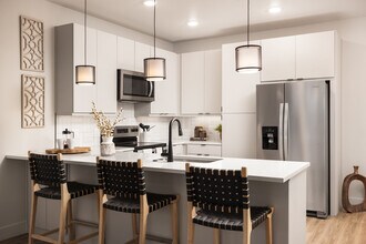 Building Photo - Juniper on Main