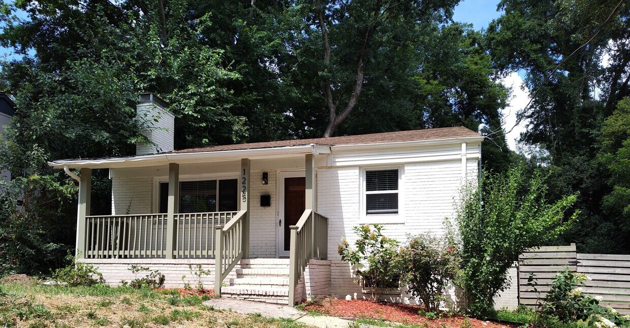 Foto principal - Move-in ready Ranch Style Home Located in ...