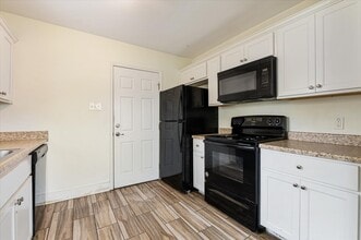 Building Photo - 1801 W Houston Dr